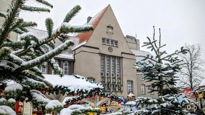 Schnee auf dem Rathaus gab es in diesem Jahr leider nur Anfang Dezember. | Bild: Fiedler