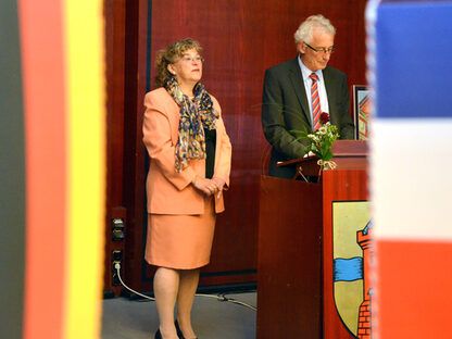 Birgit Pokorny stand der französischen Delegation als Dolmetscherin zur Seite (im Bild mit Oberbürgermeister Axel Jahnz, Bild: Stadt).