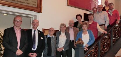 Die Gäste aus Delmenhorst wurden von Bürgermeister Jörn Pedersen (links) im Koldinger Rathaus empfangen.