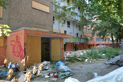 In den Gebäuden "Am Wollepark" 13 und 14 haben die Vorarbeiten für den Abriss begonnen. | Bild: Stadt Delmenhorst