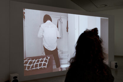 Ausstellungsansicht „Zhé Wang. Watch Me“ in der Städtischen Galerie. | Bild: Jens Weyers