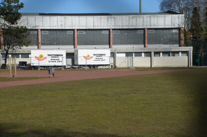 Die Sporthalle am Stubbenweg dient zur Aufnahme der zugewiesenen Kriegsflüchtlinge. | Bild: Winsemann