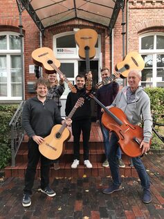 Zur Band „Quartett ±“ gehören Aaron Thatje, Anelina Pregla, Felix Gurski, Arjan Pape, Achim Weigandt (von links nach rechts). | Bild: Jürgen Schrape