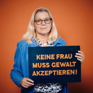 Oberbürgermeisterin Petra Gerlach unterstützt die Aktion. | Bild: Sigrun Strangmann Photography