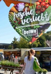 Wochenmarktstand auf dem Rathausplatz