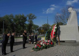 Enthüllung des Denkmals für den "Pastor von Majdanek" Emil Kowcz