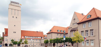 Rathaus der Stadt Delmenhorst und Wasserturm